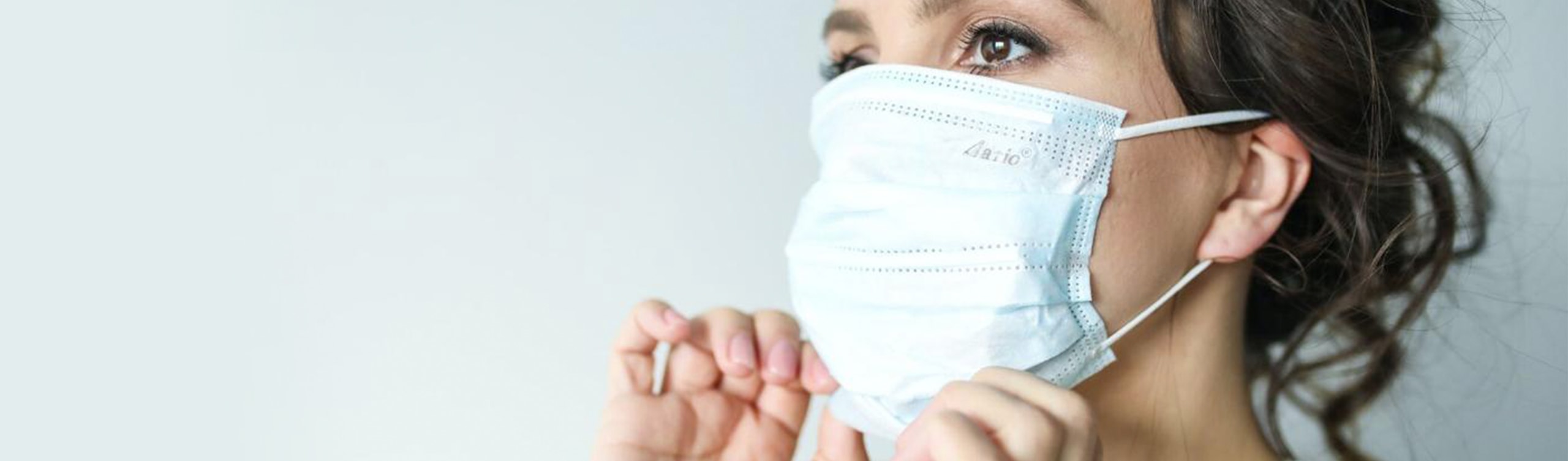 woman wearing a mask to protect against covid
